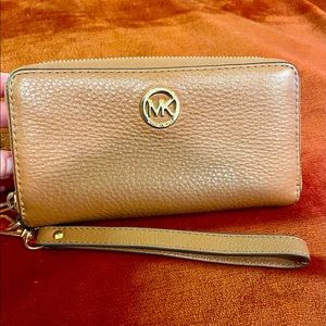 Gorgeous brown leather Michael Kors wallet / wristlet